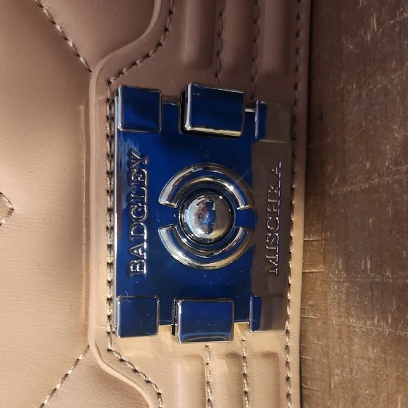 Nwt- Elegant Pink Badgley Mischka Vegan Leather Quilted Crossbody Shoulder Bag - Picture 5 of 12